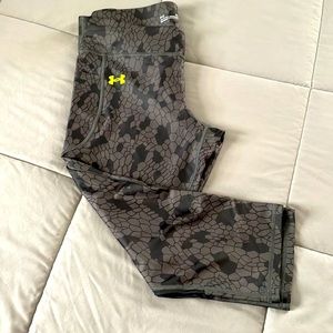 Ladies UnderArmour capri pants